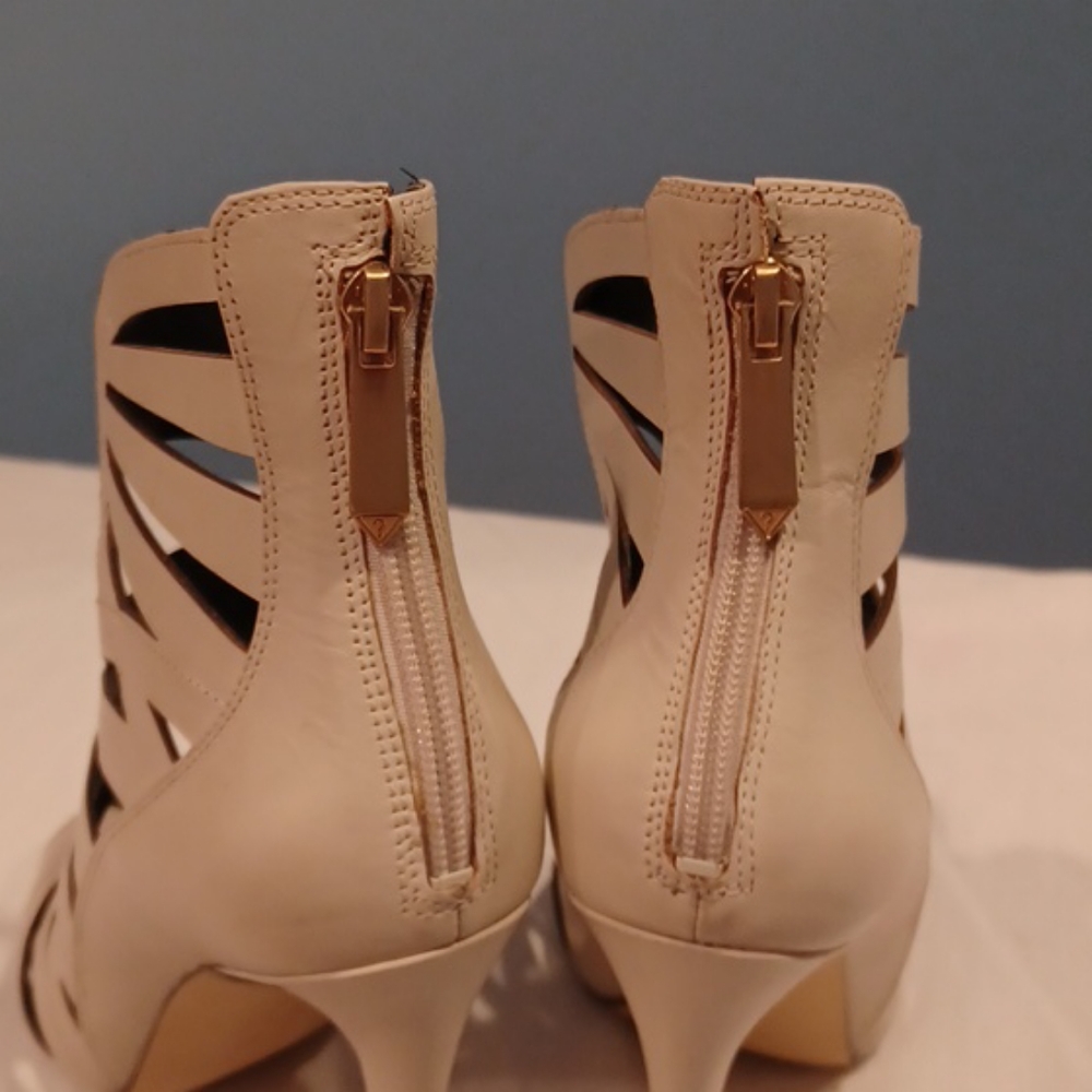 Preowned GUESS AELA Cutout Heels - Picture 8 of 8